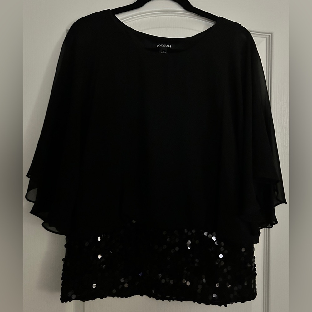 Roz & Ali black sequin blouse. Size medium. Fitted at the waist with flowing arm